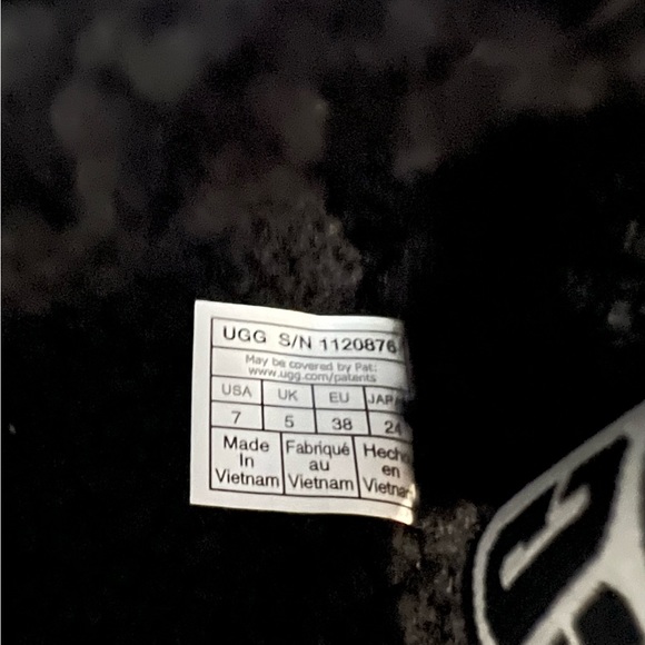 Black Never-worn Ugg slippers - Picture 8 of 8